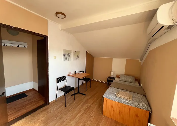 Δωμάτια σε οικογενειακή κατοικία With Private Bathroom & Free Parking 