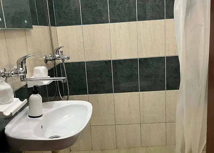 With Private Bathroom & Free Parking 