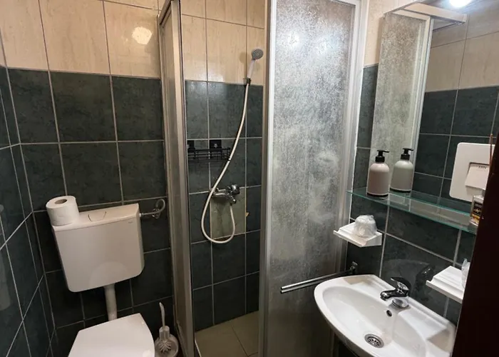 With Private Bathroom & Free Parking 