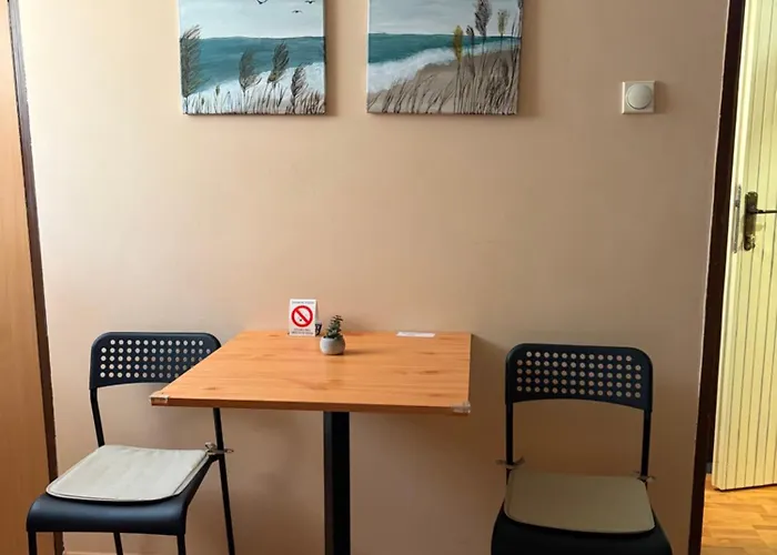 Δωμάτια σε οικογενειακή κατοικία With Private Bathroom & Free Parking 