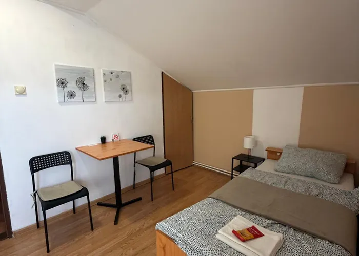 Δωμάτια σε οικογενειακή κατοικία With Private Bathroom & Free Parking 